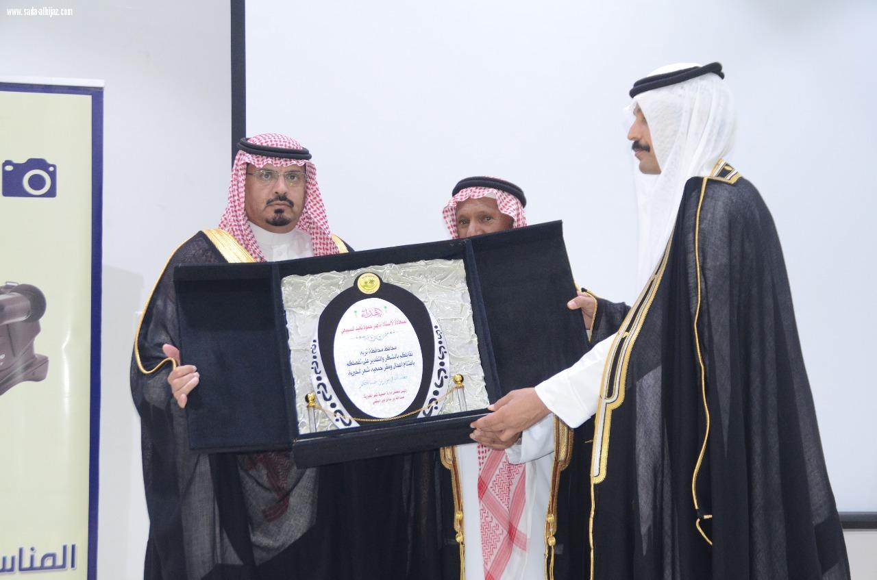 محافظ محافظة تربة يدشن جمعية شعر الخيرية