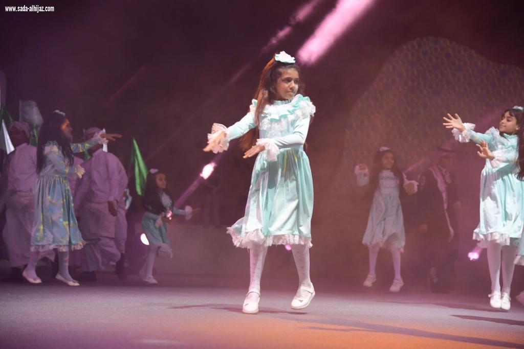 أمير منطقة جازان يرعى حفل تخريج الدفعة الـ 14 من طلاب وطالبات جامعة جازان