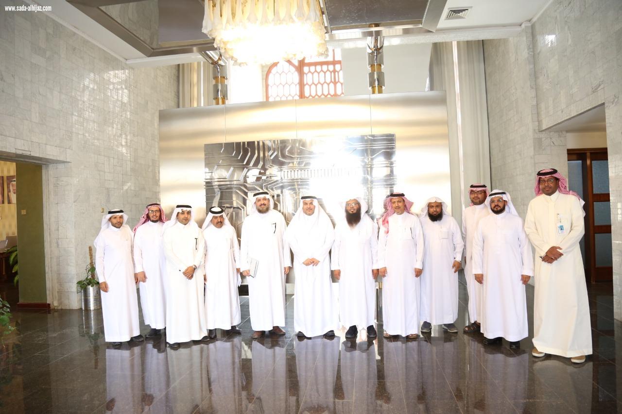 محافظ الطائف يلتقي أعضاء مجلس إدارة جمعية الزواج والتنمية الأسرية بالطائف