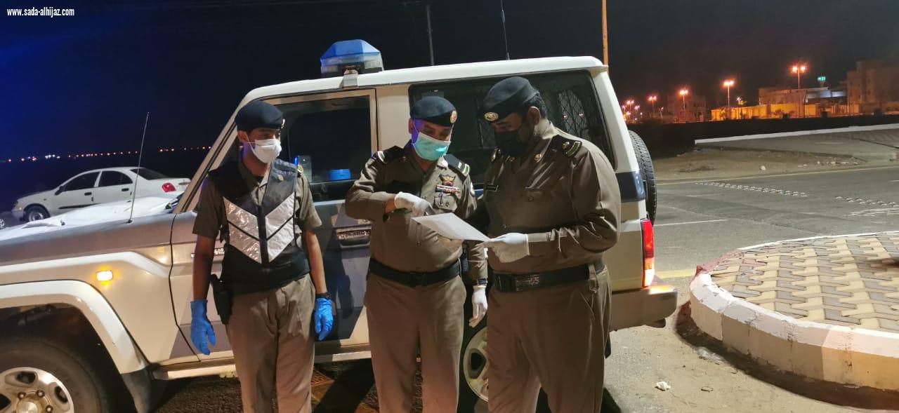 باشراف مساعد مدير شرطة جازان الدوريات الامنية تطبق حضر التجول بمحافظة الطوال وقراها وآل عمر المواطنون والمقيمون يبدون تجاوبا كبير في محافظة الطوال والقرى التابعة لها