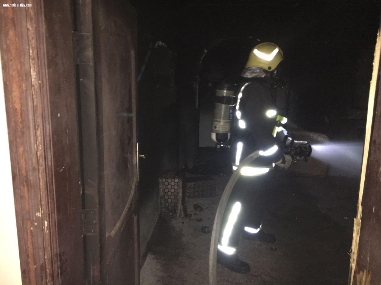 مدني المدينة يخمد حريق في منزل شعبي بحي الدويخلة.