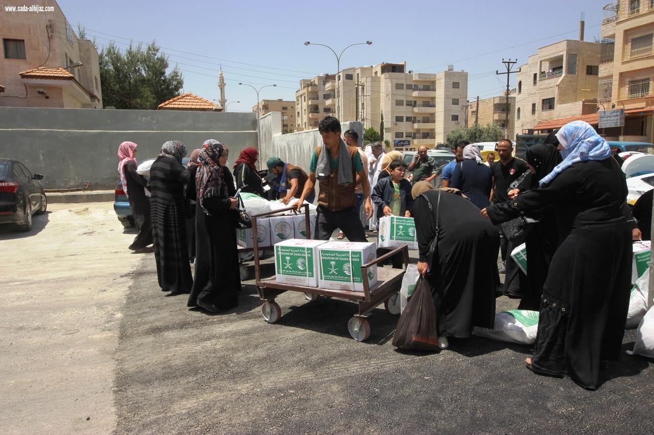 في محطته الخامسة عشر  فرع مركز الملك سلمان بالأردن  يوزع 48 طناً من السلال الرمضانية على اللاجئين السوريين في الأردن