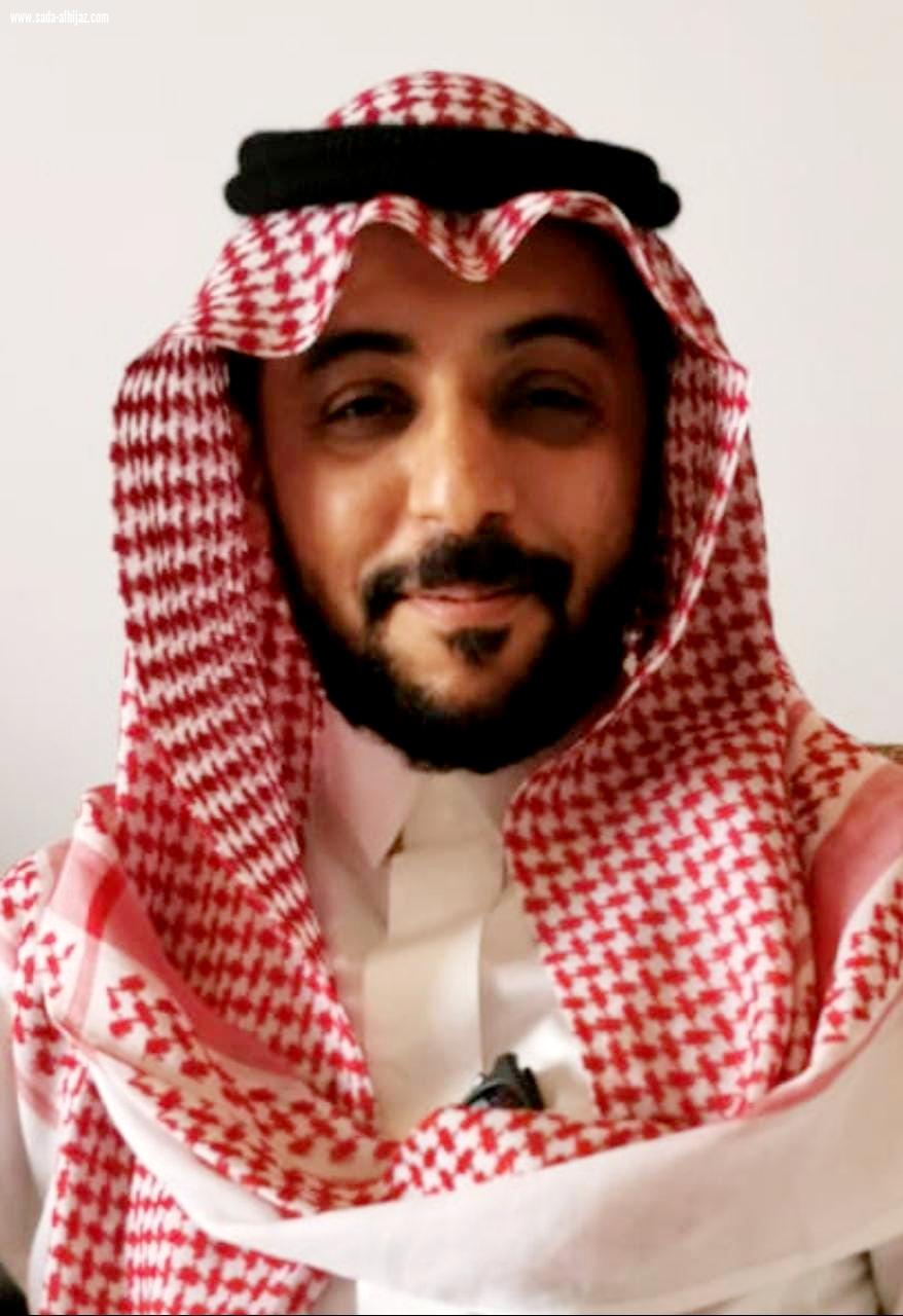 مكتب تعليم صامطة يكرم الاستاذ عبدالملك محمد صديق معلم اللغة العربية بمدرسة الطوال الابتدائية