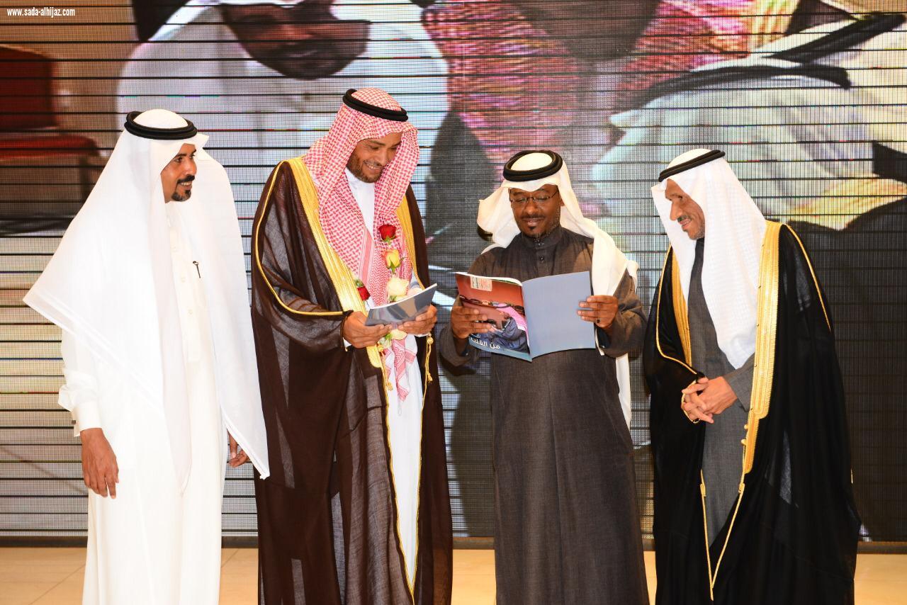 أكثر من 200 طالب يكرمون ‏معلمهم بمحافظة العلا