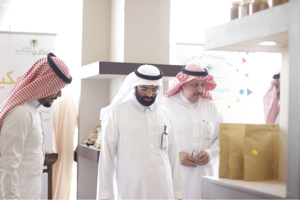 مدير عام سياحة العاصمة المقدسة يزور معرض بأيدي مكية وانطلاق حرفتي انطلاقي دعما التوطين  والصناعات الحرفية