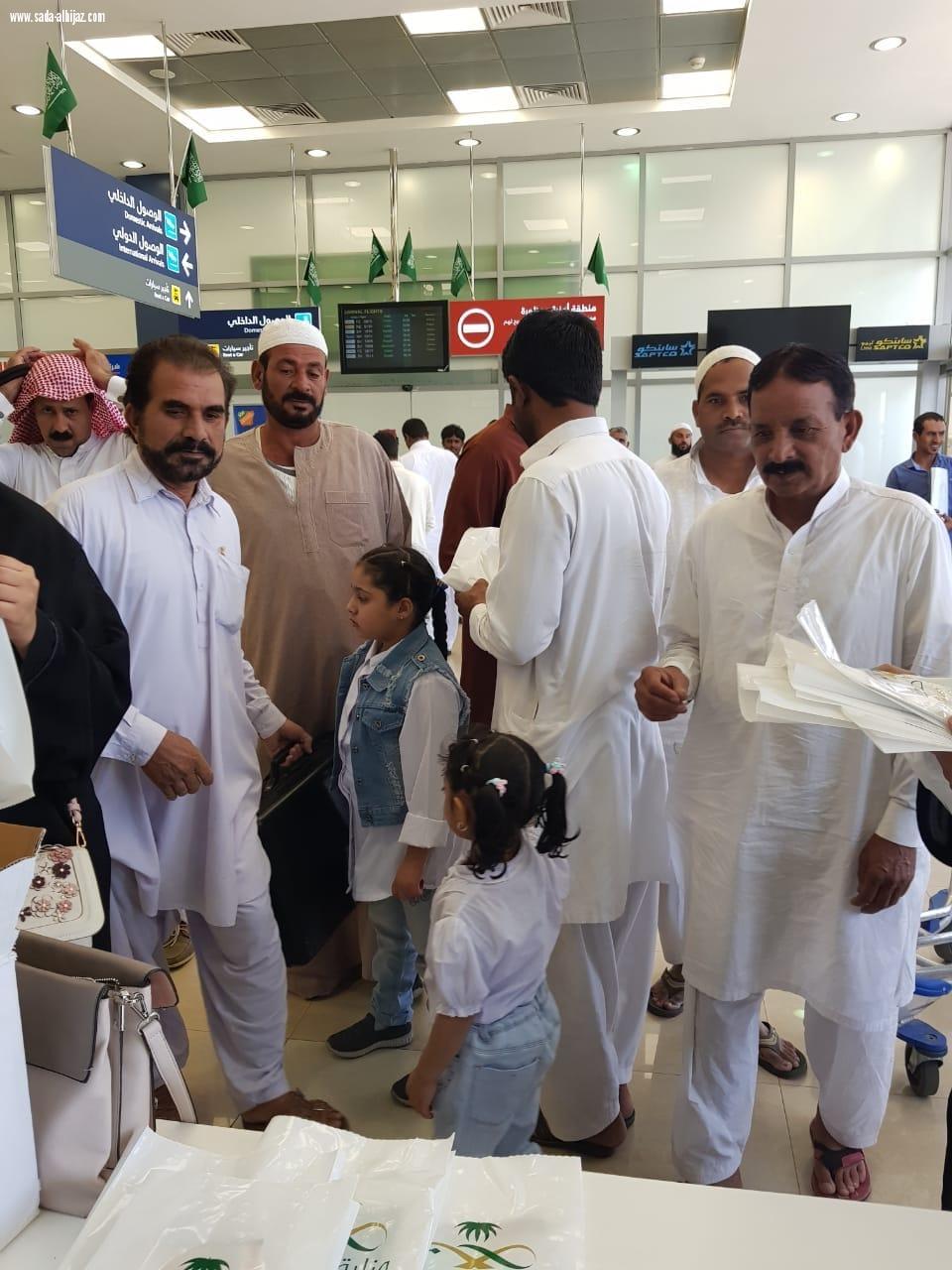 صحة الطائف تبدأ برنامج تثقيف الحجاج القادمين من دبي والقاهرة  بمطار الطائف الدولي