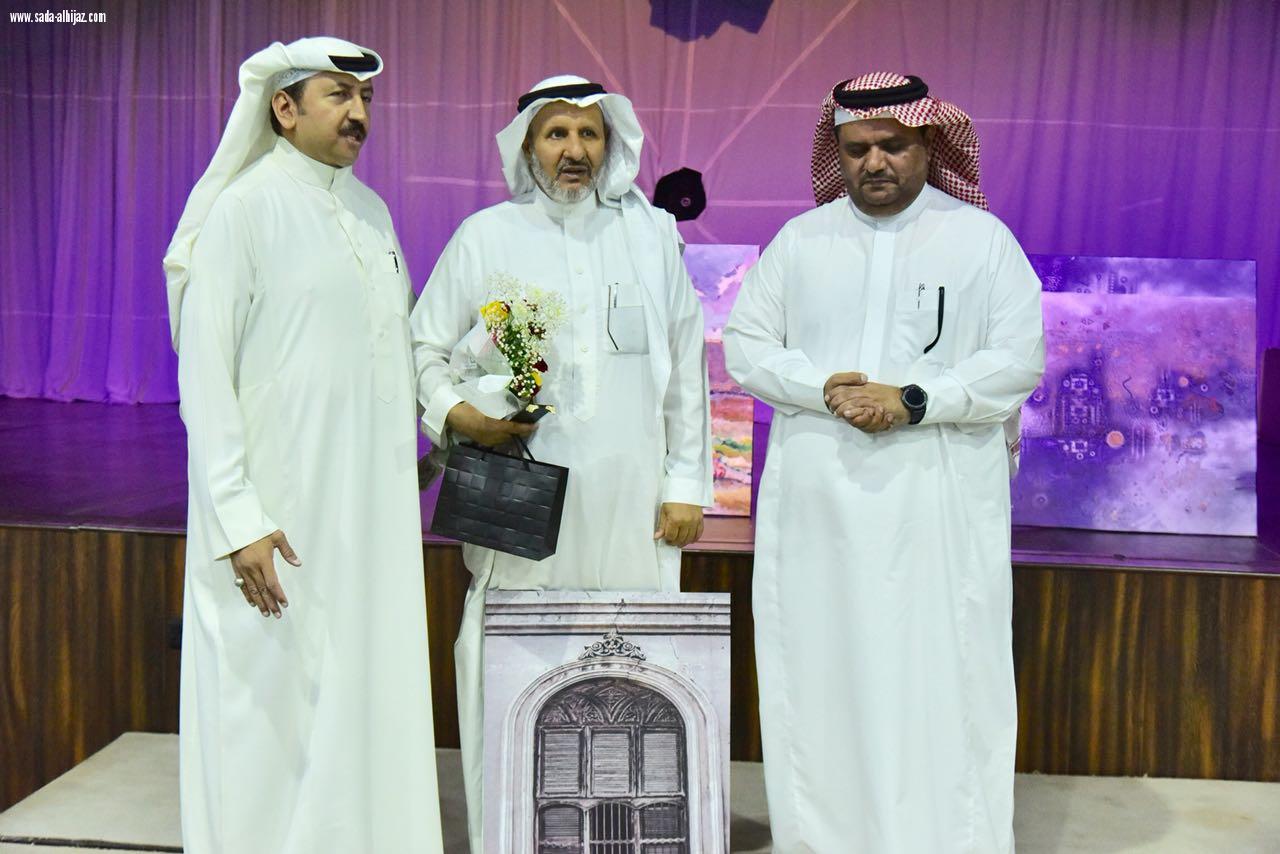 د العبيدي يفتتح معرض مهرجان الورد 14 التشكيلي ويكرم فنانين الطائف