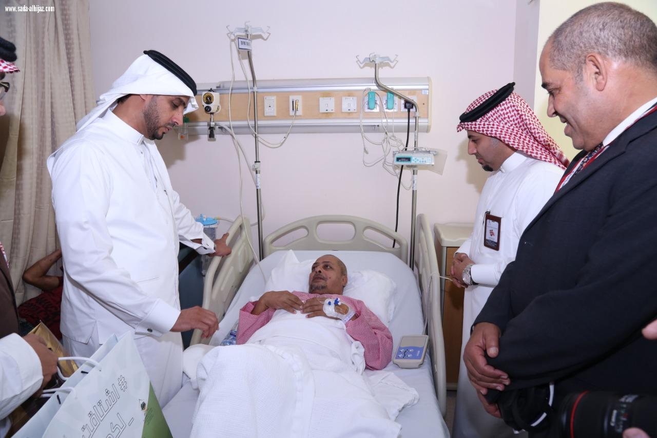 المدير العام لفرع وزارة الحج والعمرة بجدة  يتفقد الحجاج المرضى المنومين بمجمع الملك عبدالله الطبي