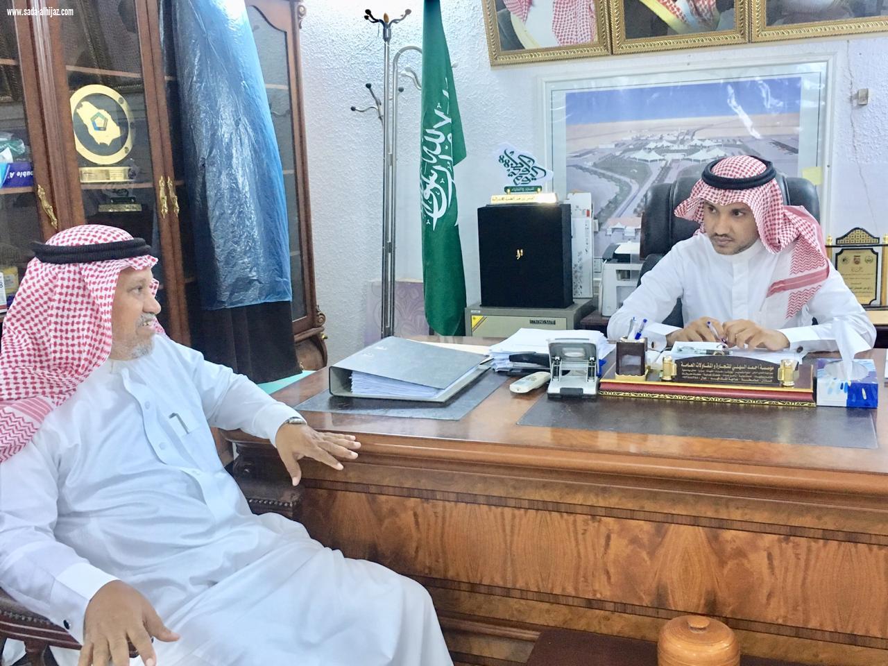 رئيس وأعضاء لجنة التنمية الاجتماعية بالطوال يزورون محافظ الطوال المكلف 