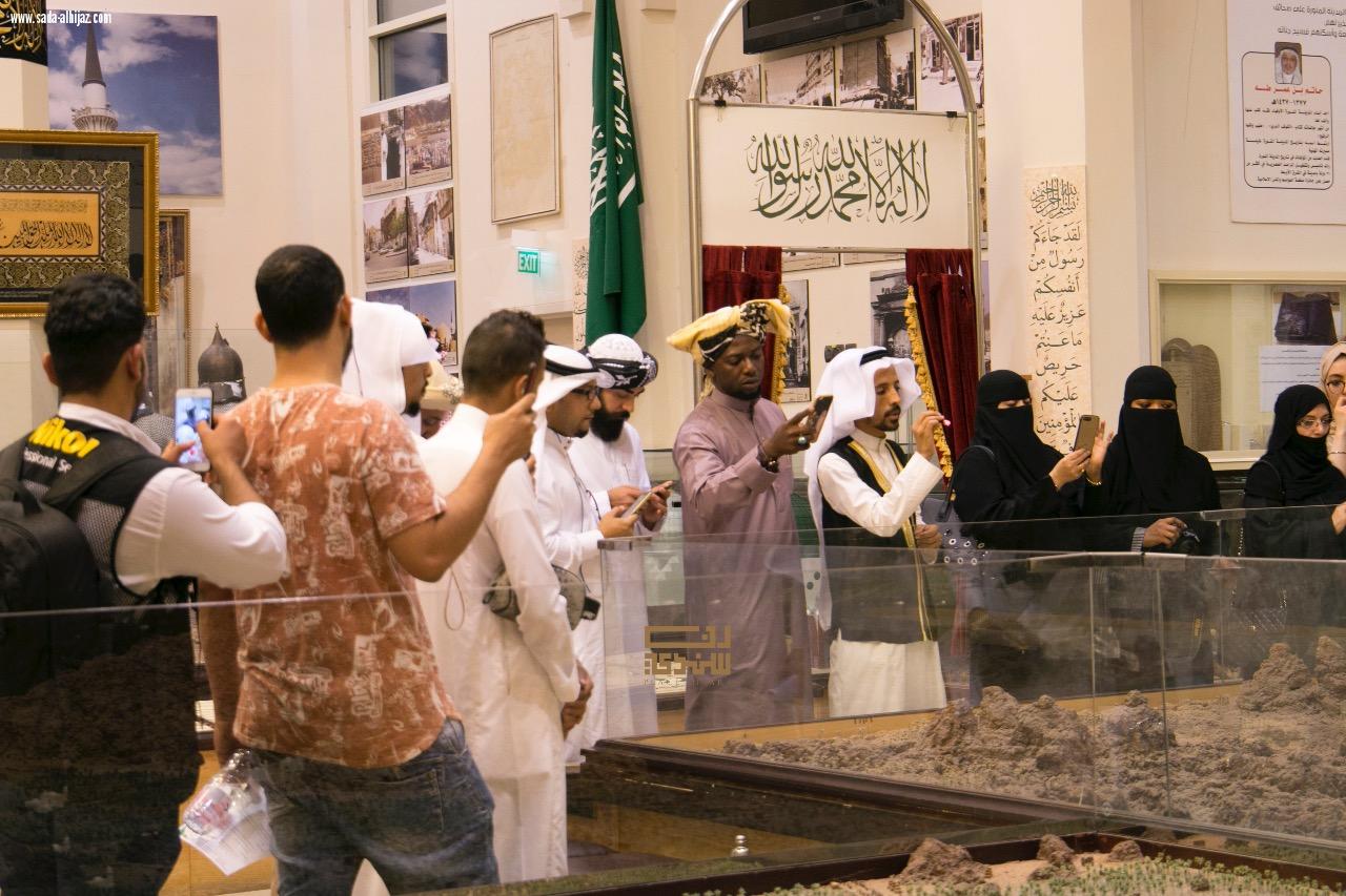 نفحات إيمانية وتاريخية بين طيات تاريخ المدينة المنورة بمتحف 