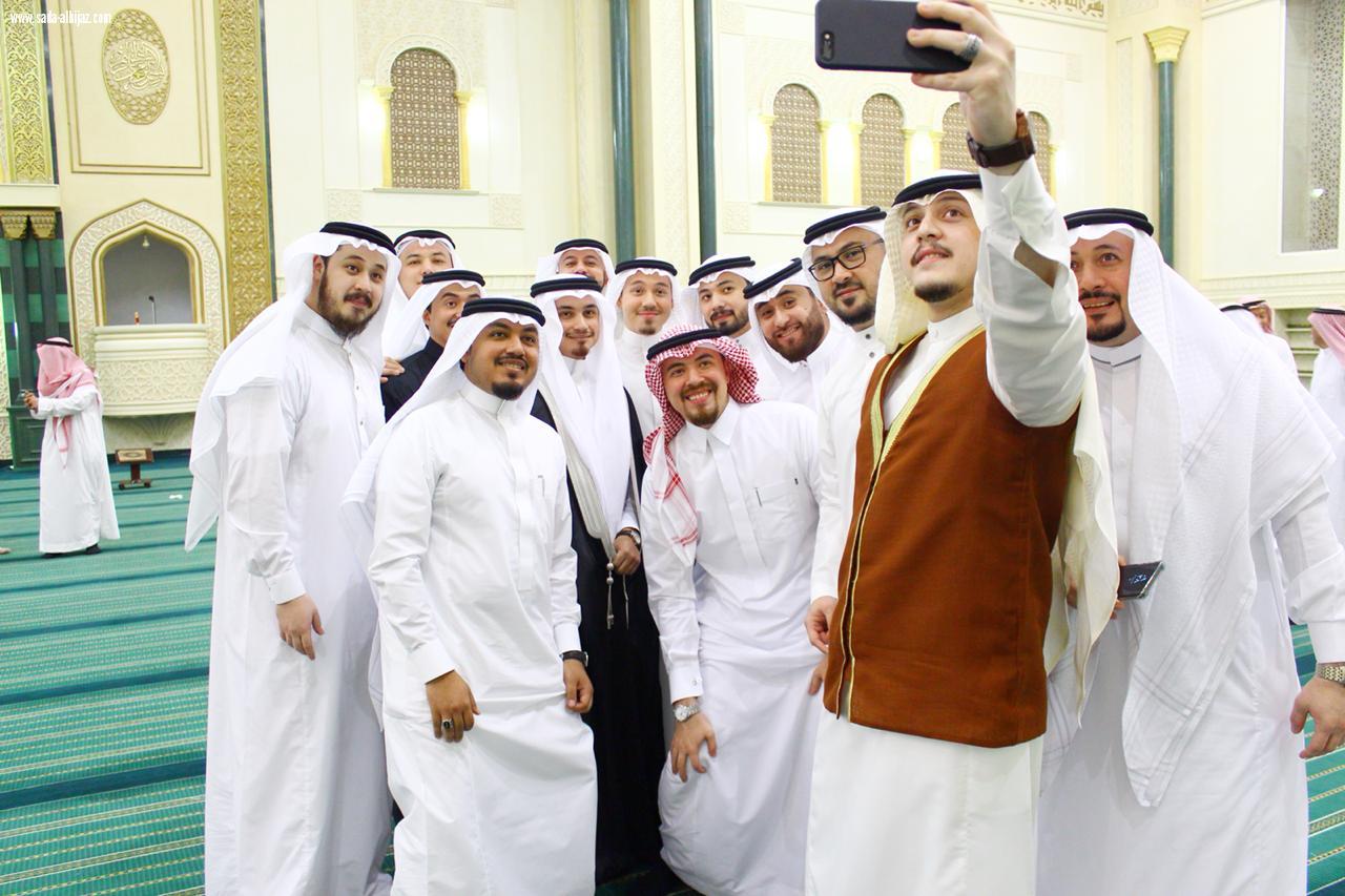 مدير ثقافة مكة صالح الانديجاني يحتفل بعقد قران ابنه الدكتور انس