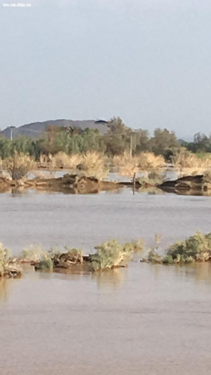 طيران الأمن ينقذ ٨ اشخاص حاصرتهم السيول بقرية النقيعة بوادي الفرع