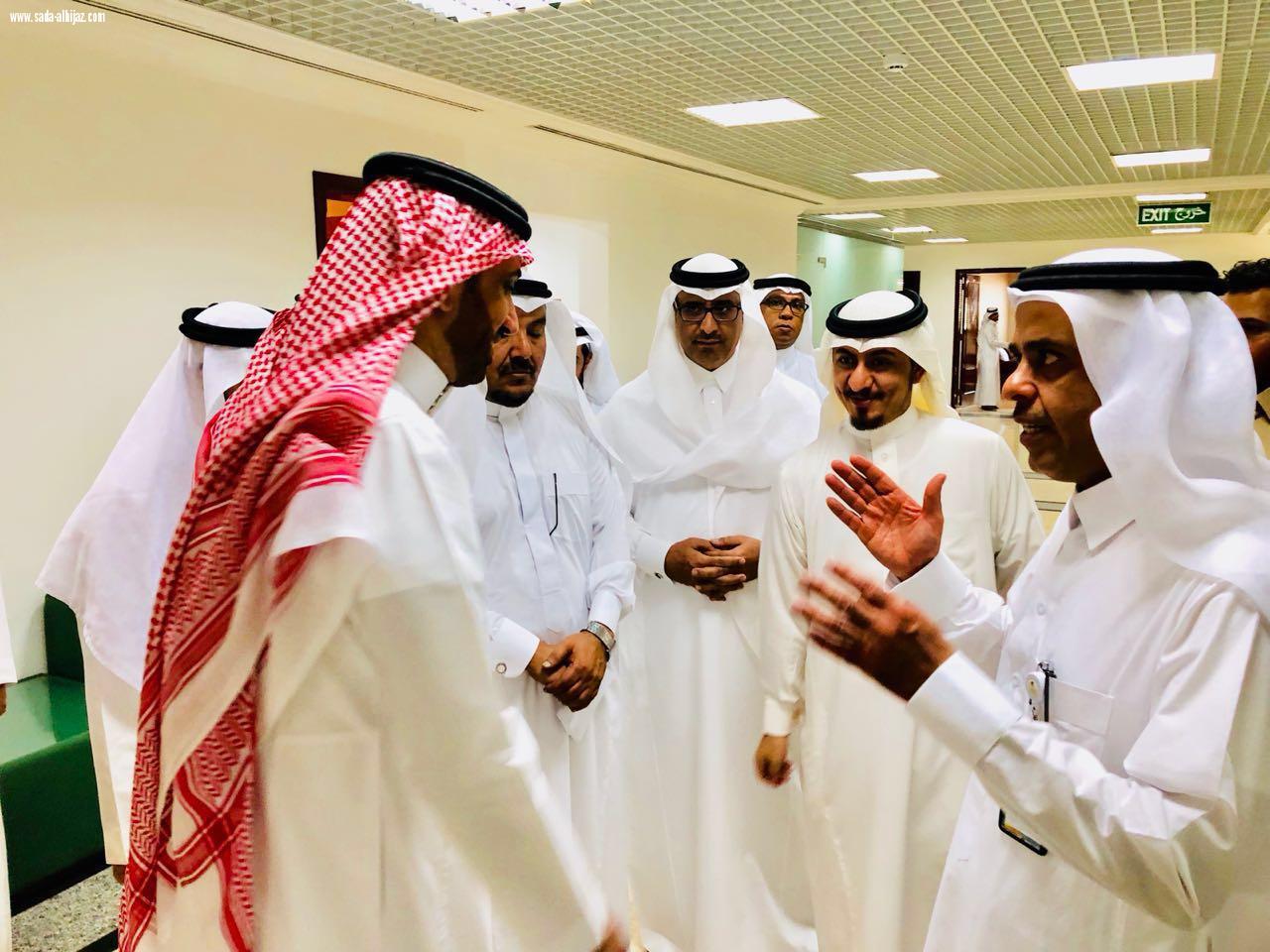 اطلع على خدمات العربه المتنقلة وزير العمل والتنمية الإجتماعية يقوم بزيارة لفرع الوزارة  بمنطقة مكة المكرمة 