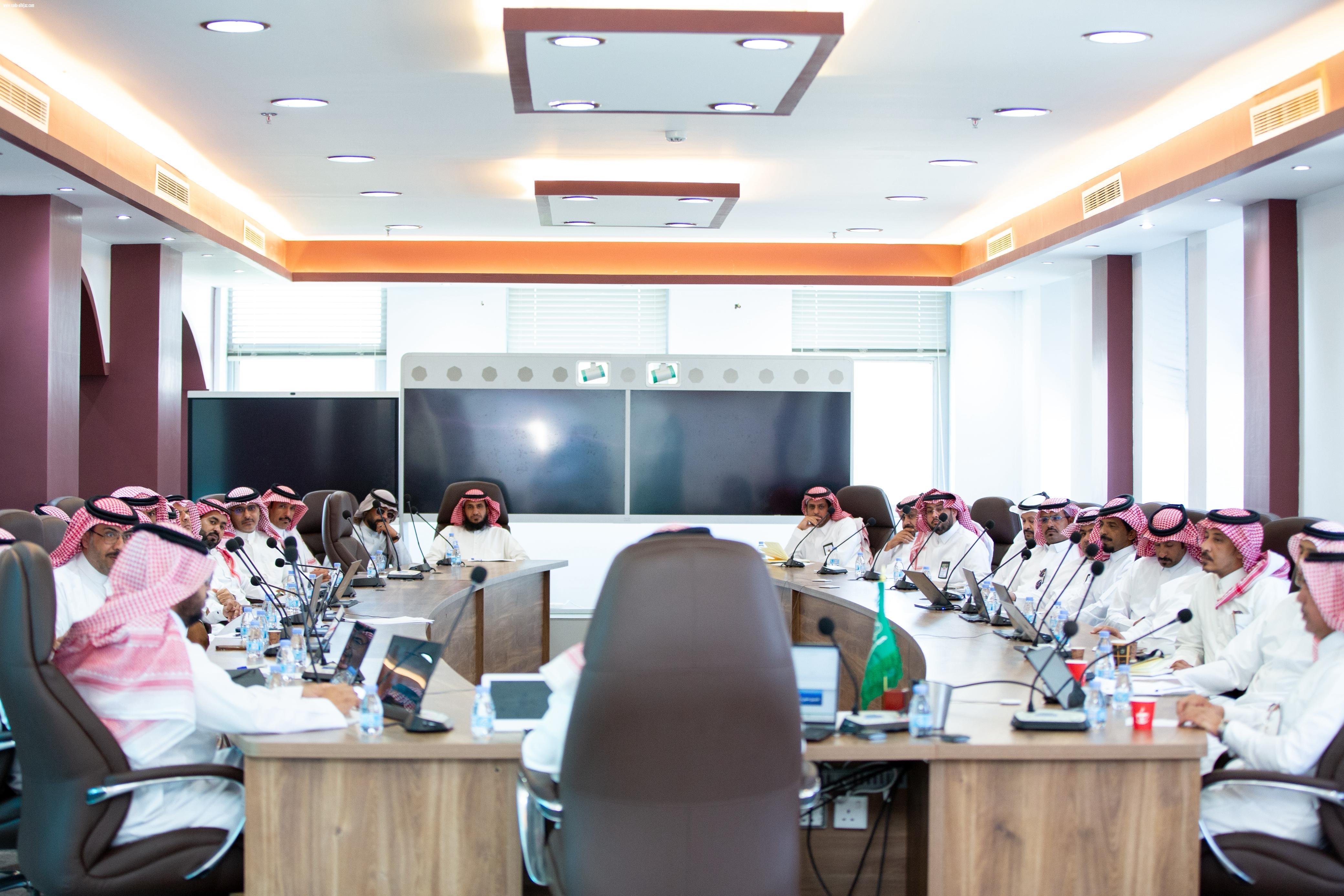 بحضور40 مختصًا، أمانة تبوك تستضيف ورشة عمل تستعرض رحلة التسجيل العيني للعقار وأبرز خدماته  