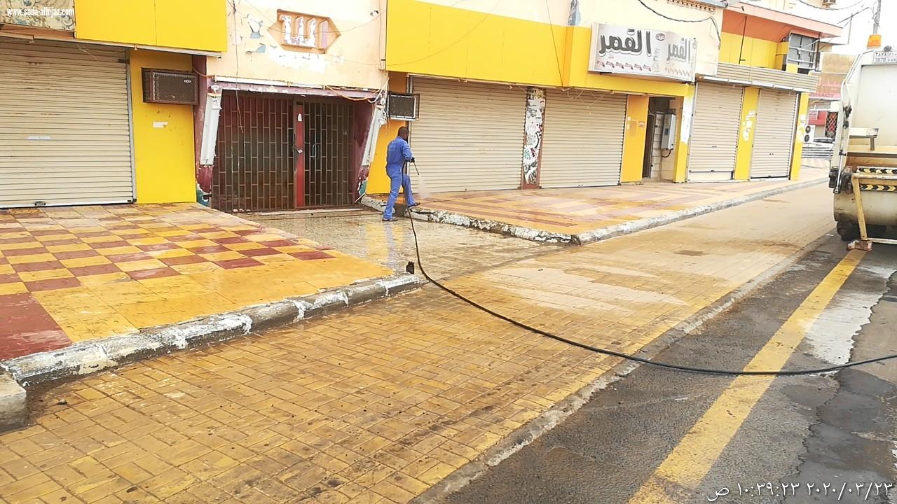بلدية محافظة الطوال تنفد حملة لتطهير وتعقيم شوارع المحافظة والقرى التابعه لها