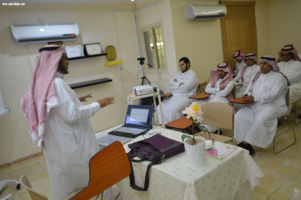 دورة مهارات لغة الإشارة لمنسوبي متحدون التطوعي