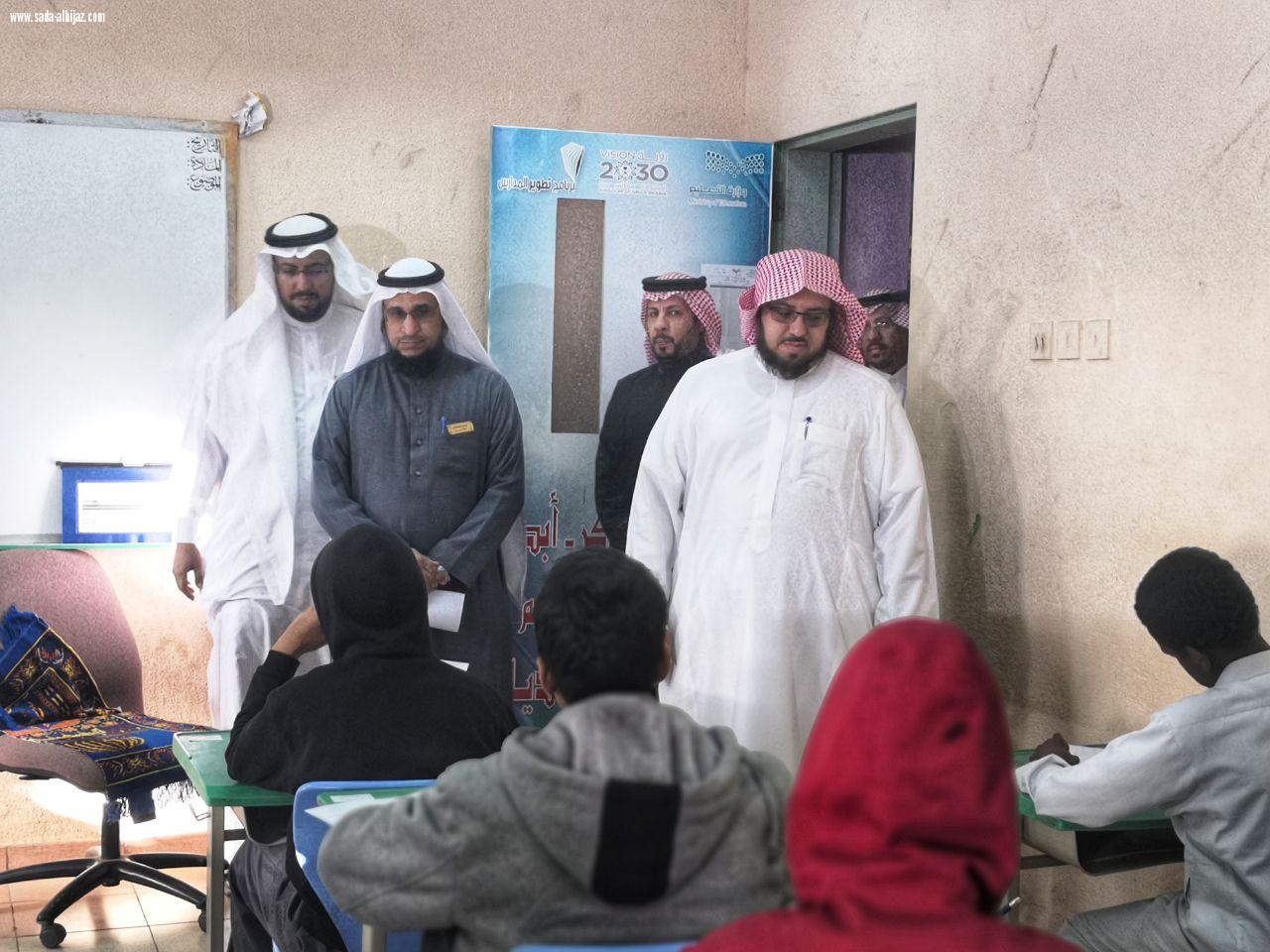 مدير تعليم المدينة المنورة يتفقد مدرسة الشيخ محمد بن إبراهيم 