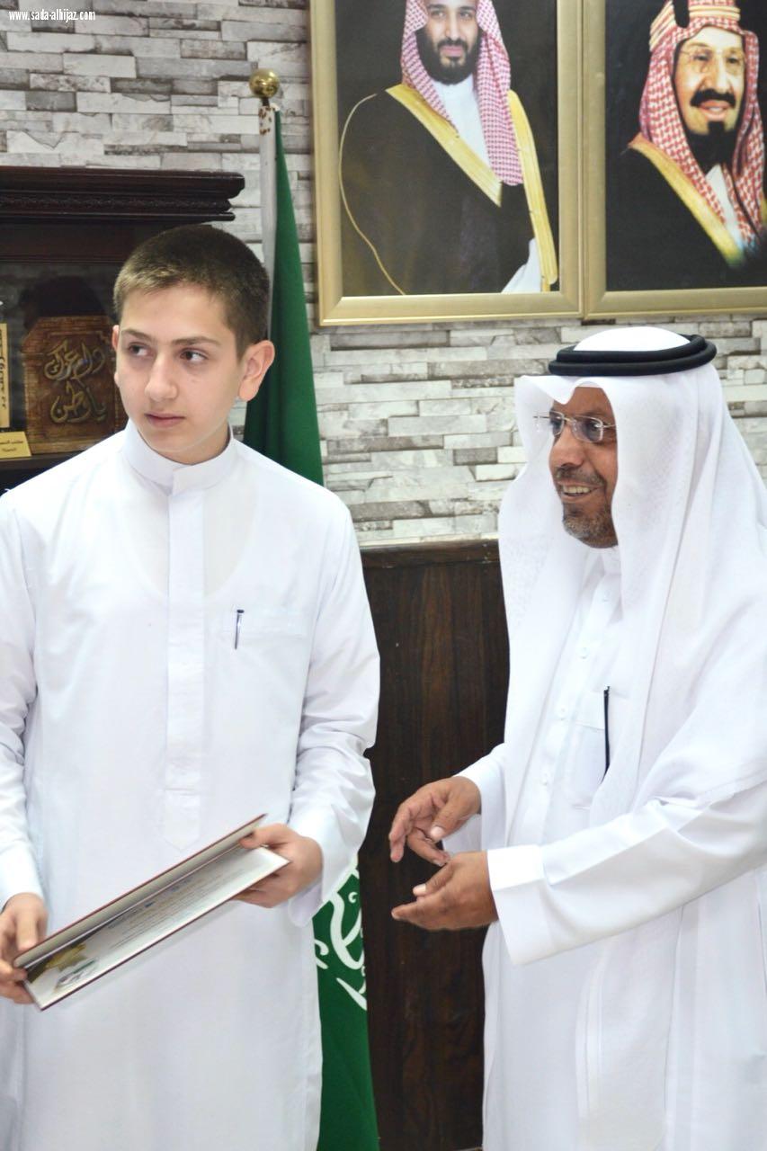 السلمي يكرم أعضاء  وحدة الإعلام  بالمكتب