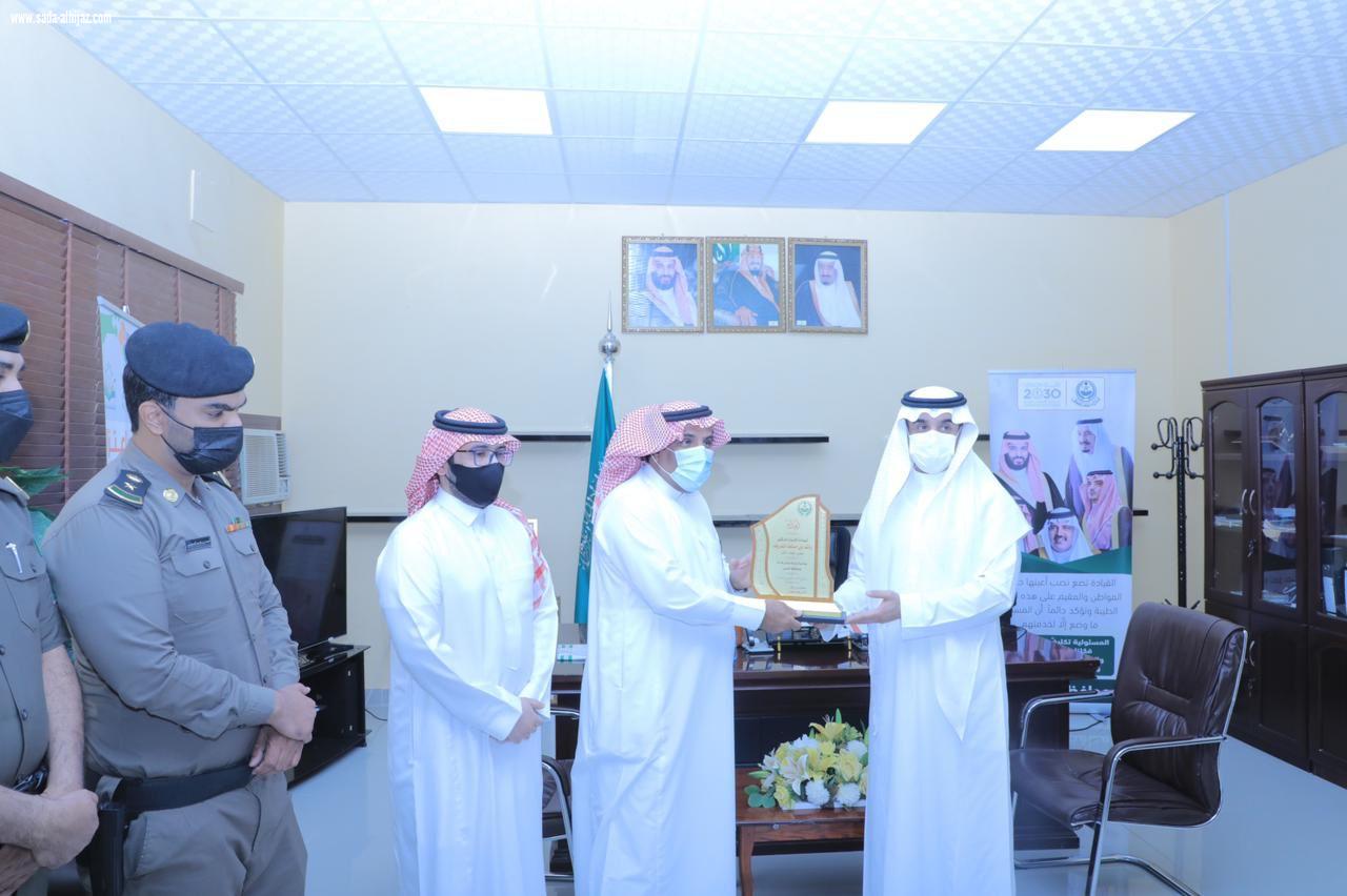 رئيس جامعة حائل يقوم بجولة تفقدية لفروع الجامعة في محافظتي الشملي والحائط