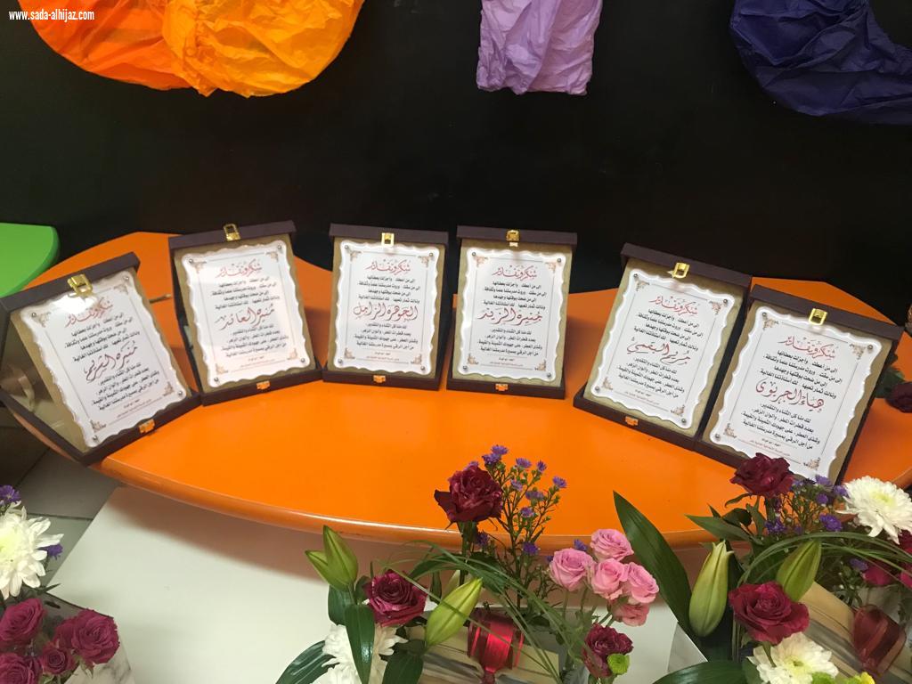 ابو خيرات يكرم المتقاعدات من مدرسة الحادية عشر الابتدائية  للبنات بالرياض 