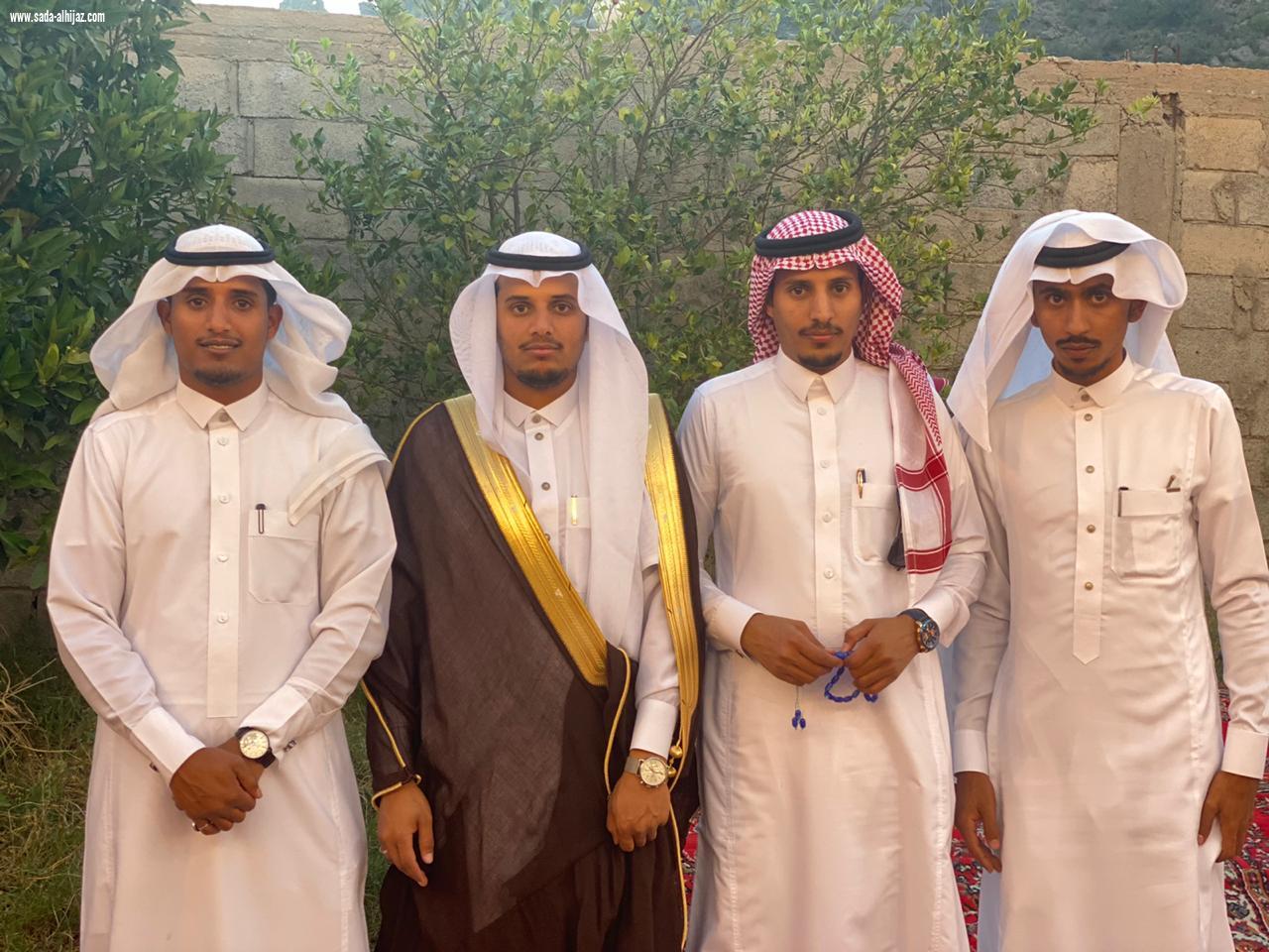 الشاعر الثقفي يتم حفل زفافه  ويراعي سبل الوقاية