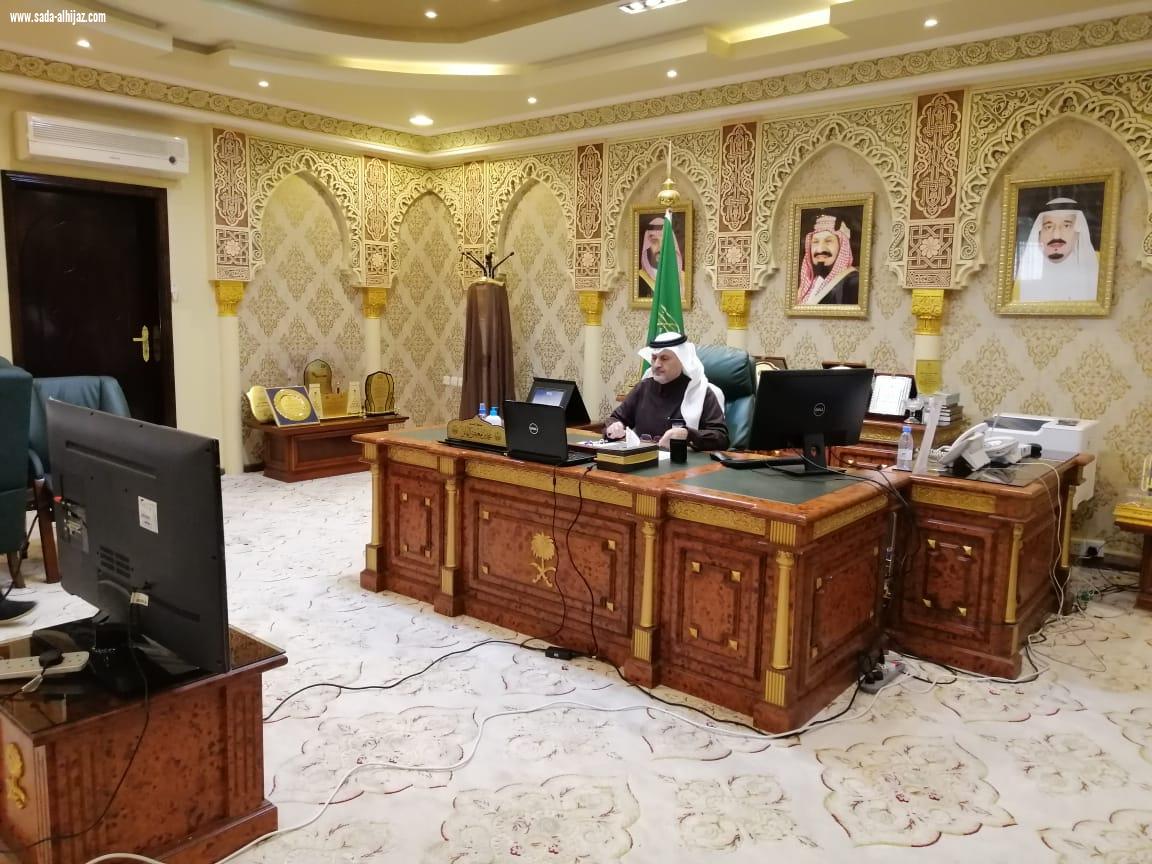 عبر الاتصال المرئي الفائز يترأس اجتماع المجلس المحلي بالمندق