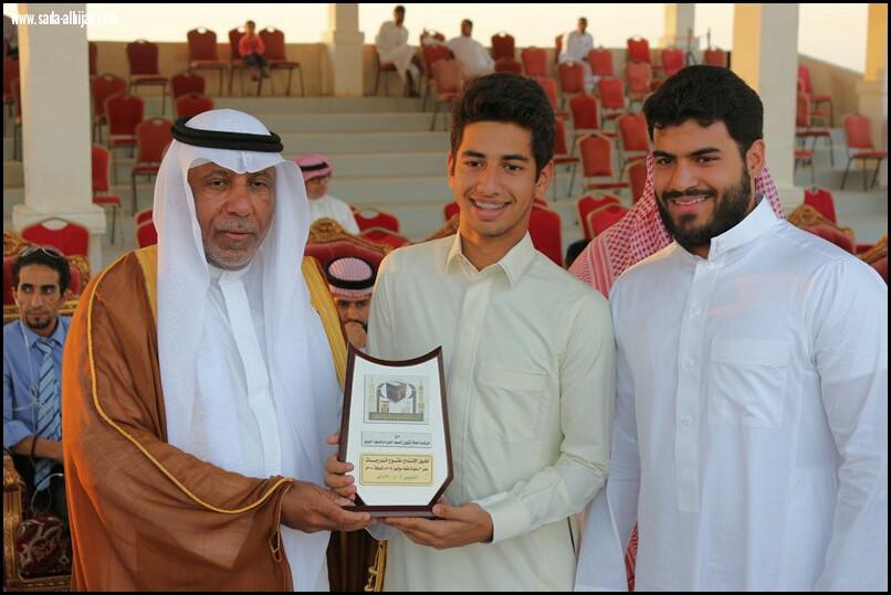 أخزم يهدي اسطبل أبناء صالح الثنيان كأس الرئاسة العامة لشؤون الحرمين المسجد الحرام والمسجد النبوي