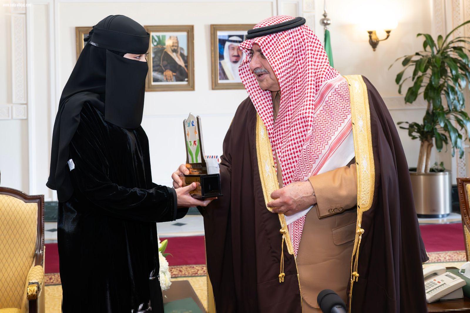 أمير منطقة تبوك يرعى حفل يوم البر السنوي ويكرم الجمعيات الفائزة بجائزة تبوك للعطاء