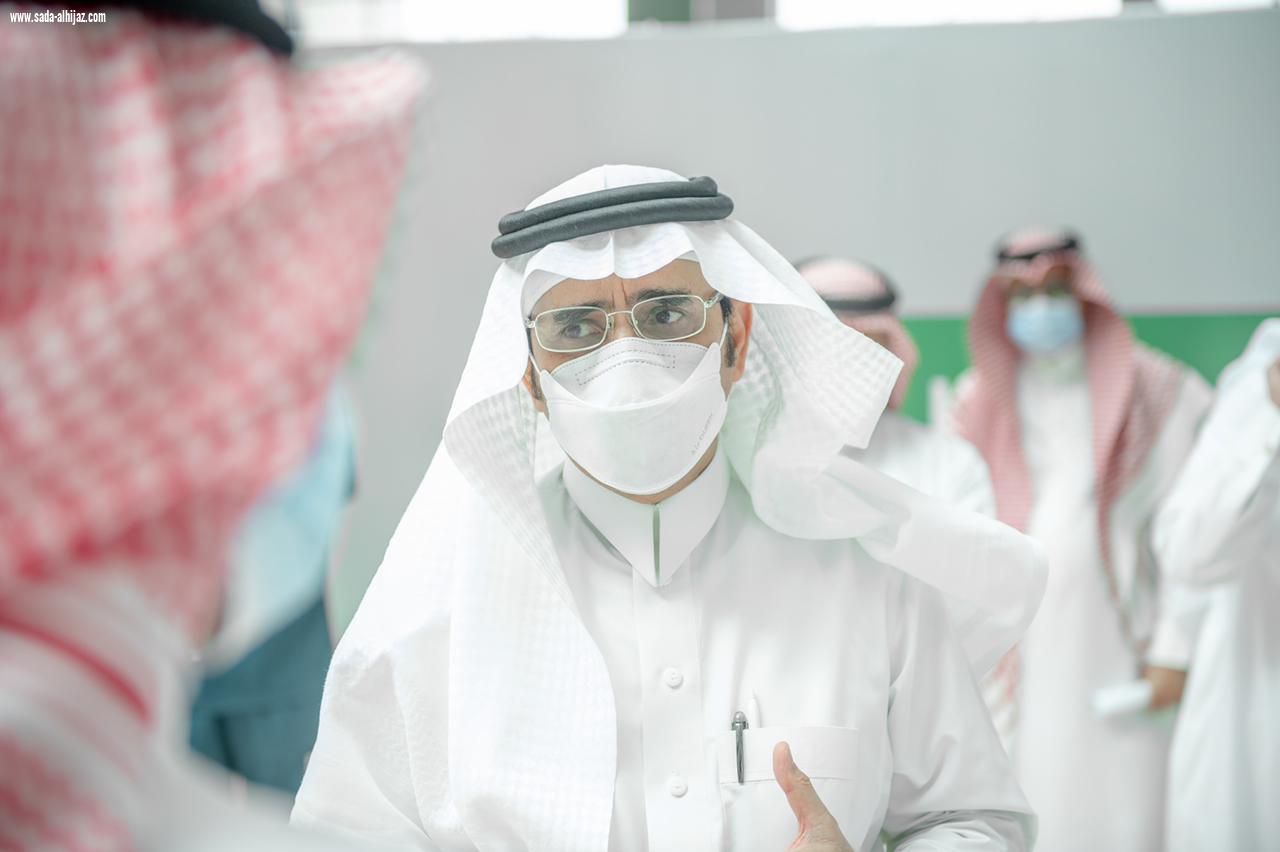 معالي رئيس جامعة الباحة  يدشن مركز التحصين ضد فيروس كورونا بالمدينة الجامعية