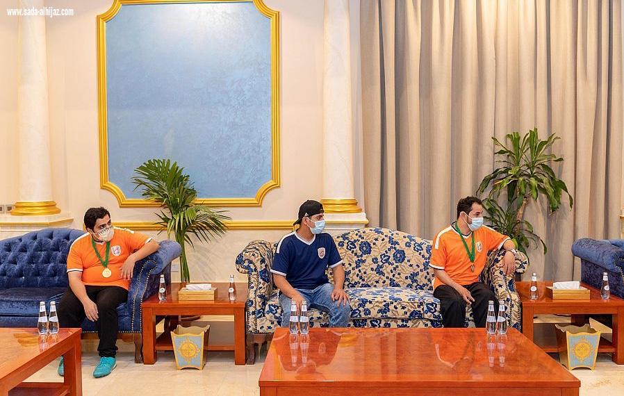 سمو أمير الجوف يستقبل لاعبي نادي ذوي الإعاقة بعد تحقيقهم مراكز متقدمة في بطولة المملكةلرفع الأثقال