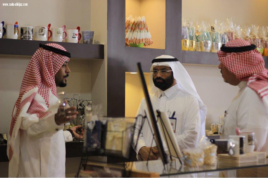 مدير عام سياحة العاصمة المقدسة يزور معرض بأيدي مكية وانطلاق حرفتي انطلاقي دعما التوطين  والصناعات الحرفية