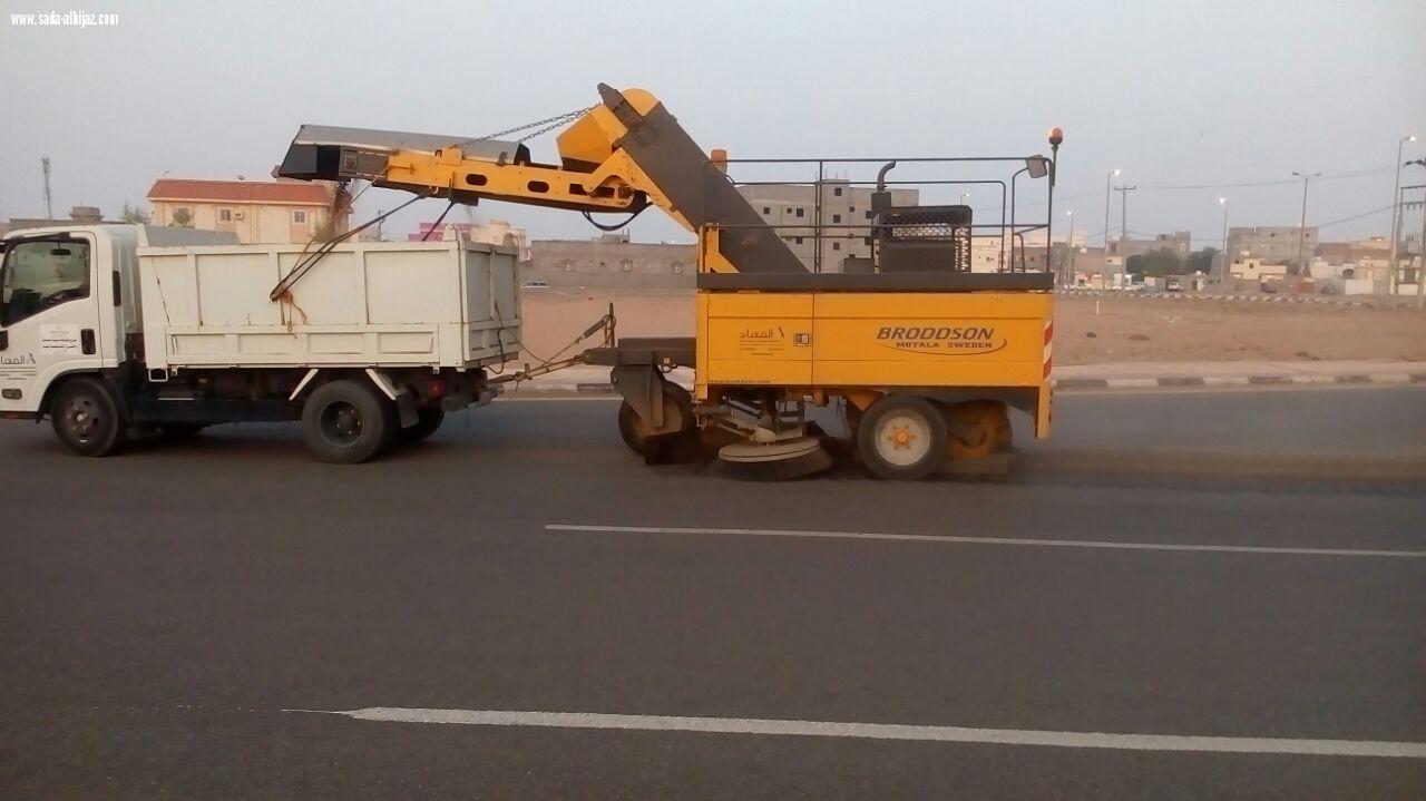 بلدية صامطةتكثف أعمال النظافة داخل المحافظة والقرى التابعة لها