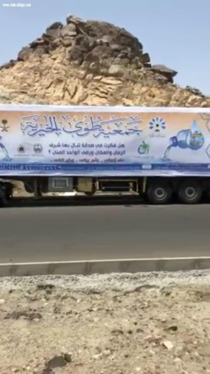 أمير مكة يوجه بالتحقيق في مقطع فيديو لناقلات عليها شعارات جمعية خيرية ربما تنقل لحوما فاسدة