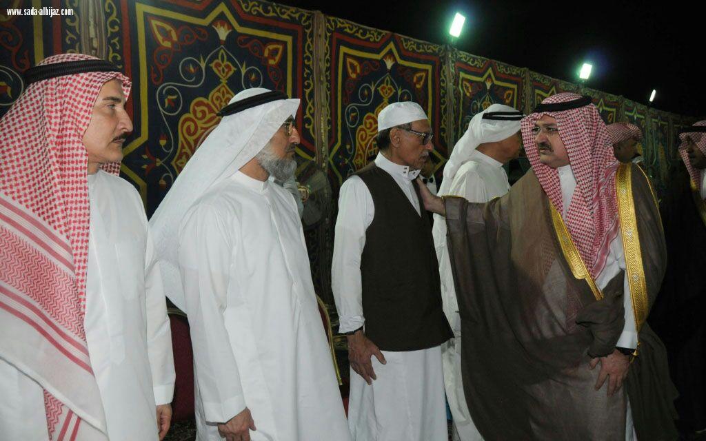 محافظ جدة يواسي آل زينل في عميدهم