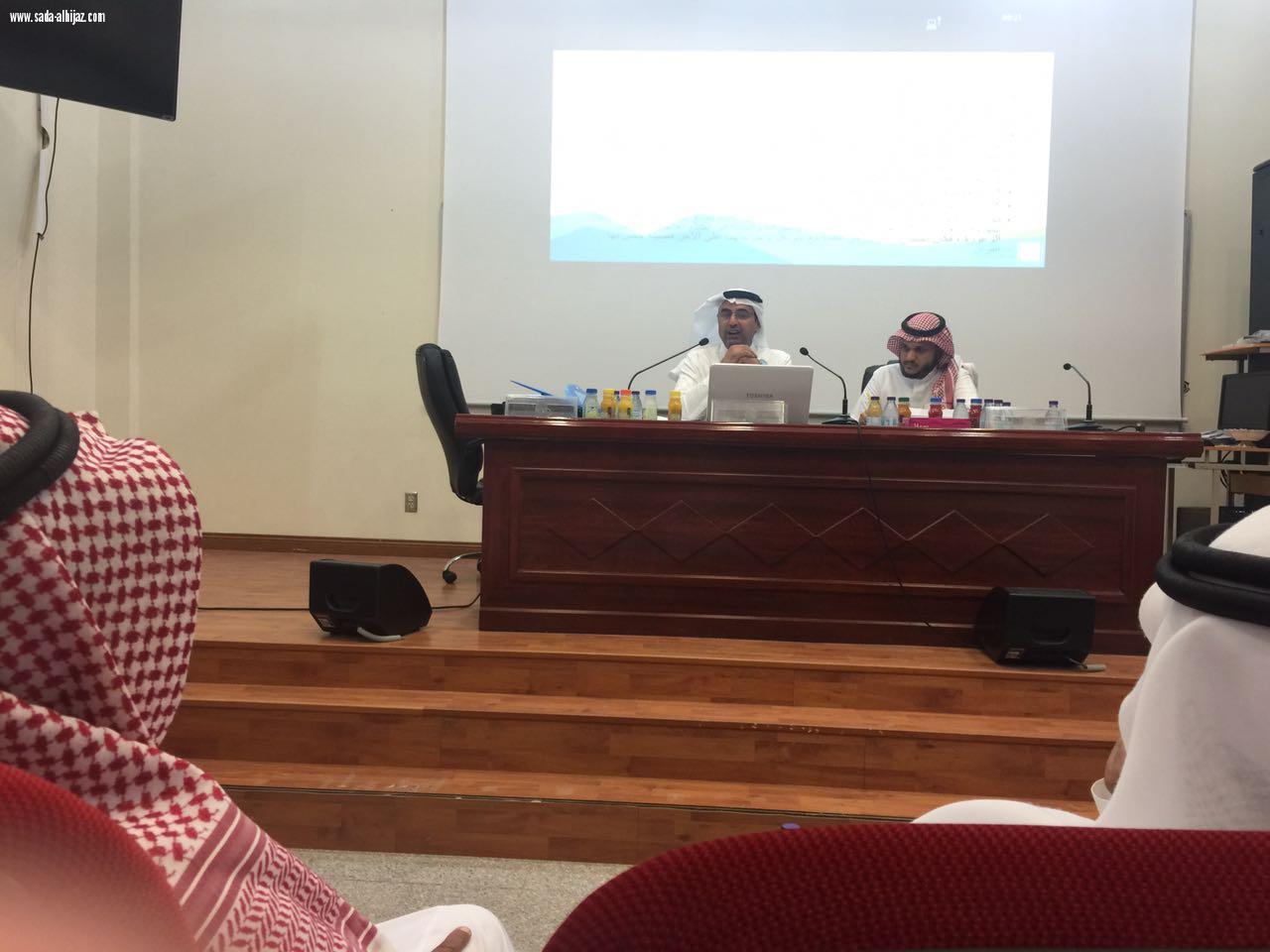 الدكتورخالدالأكواع يقدم محاضرة بعنوان (النهج اللغوي في بيان إعجازالقرآن)