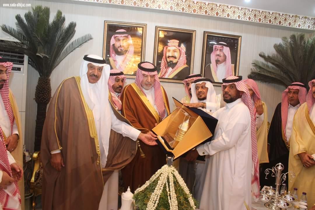 صاحب السمو الملكي الأمير الدكتور عبدالعزيز بن ناصر بن عبدالعزيز آل سعود  يزور  الشيخ أحمد المساوى بصامطة 