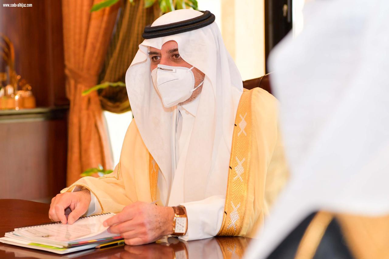 أمير تبوك يترأس اجتماع جمعية الملك عبدالعزيز الخيرية 