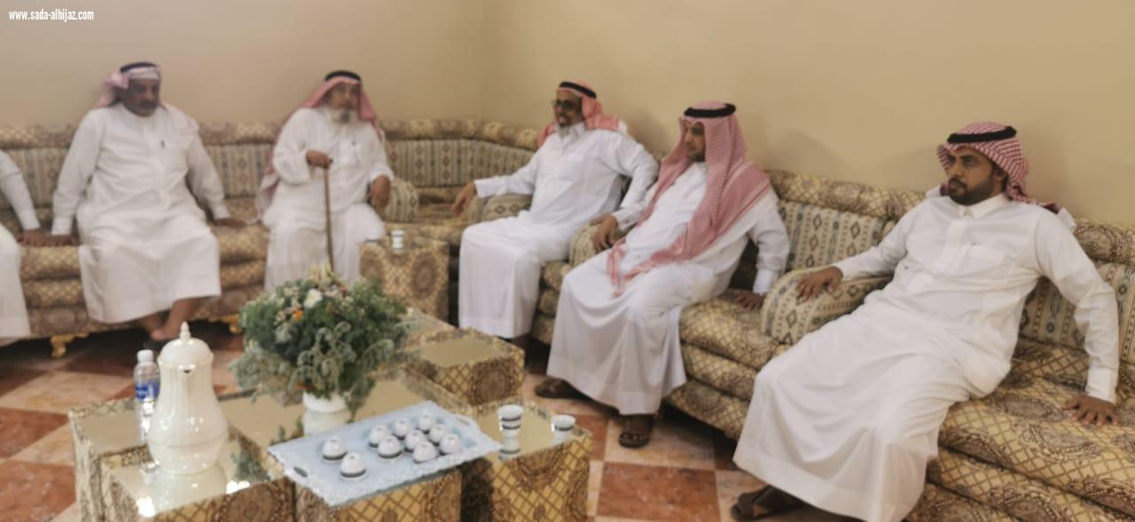 شيخ شمل آل عيسى بني حمد وشيخ الطواهرة آل ناشب يقومون بزيارة شيخ شمل آل مشهور بعد عودته من الرياض