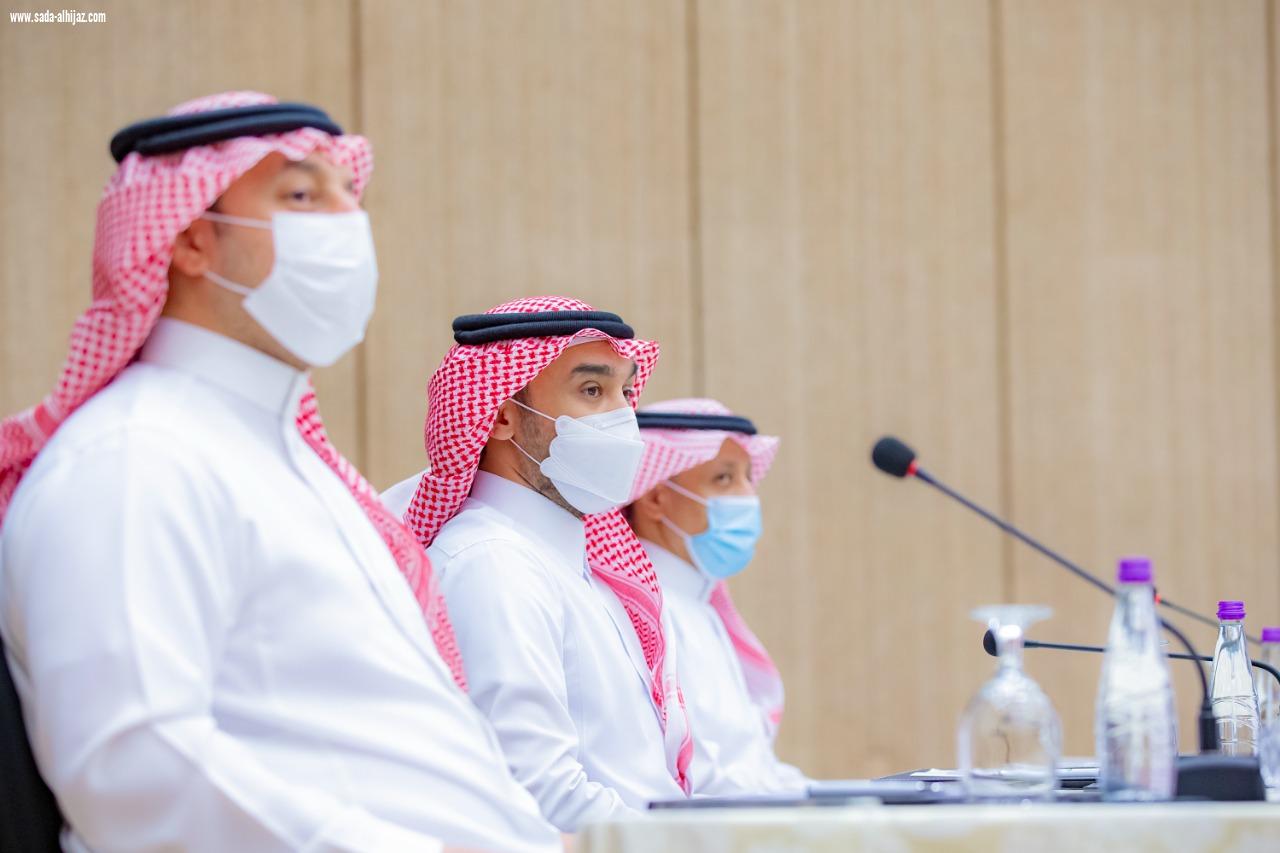 وزير الرياضة يعقد اجتماعاً مع رؤساء أندية دوري كأس الأمير محمد بن سلمان للمحترفين 