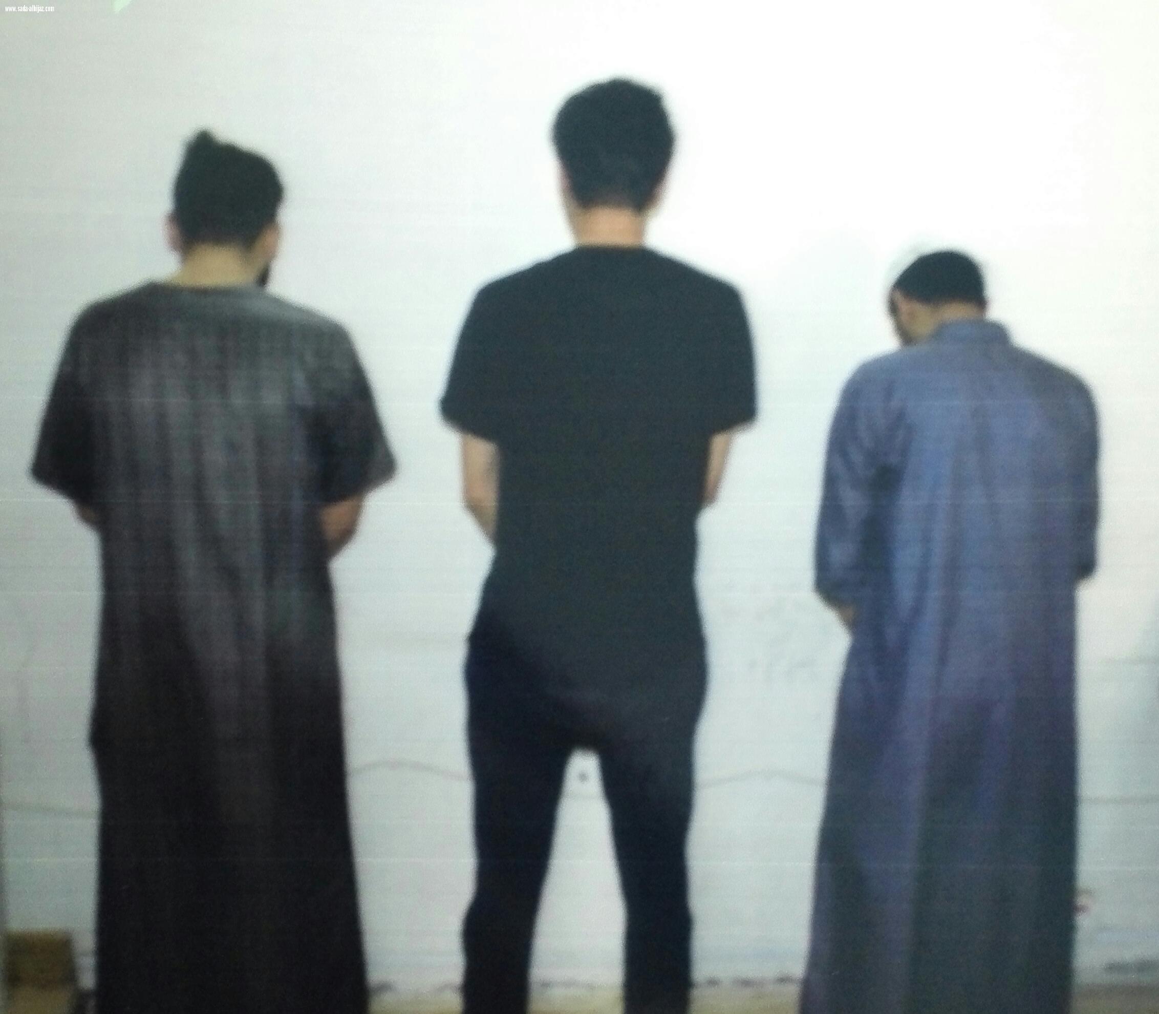 شرطة منطقة المدينة تقبض على 3 متورطين في الاعتداء على مقيم عربي