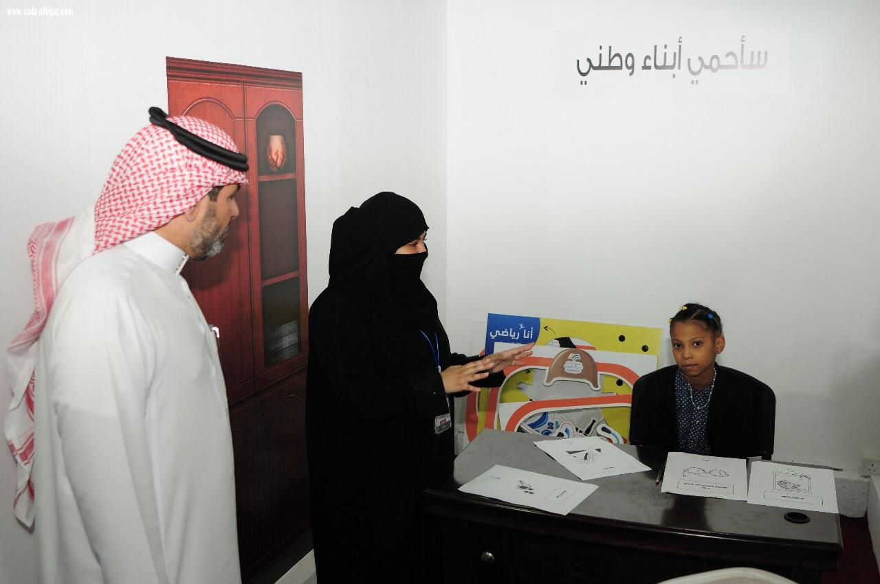 الخيمة التسويقية بأرض المعرفة تقدم(٤٠٠٠)منتج عائلي للزوار