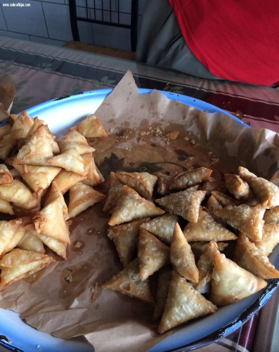 بلدية محافظة ينبع تنضم جولات ضمن حملة (غذاؤكم أمانة) وتضبط أكلات رمضانية غير صالحة.