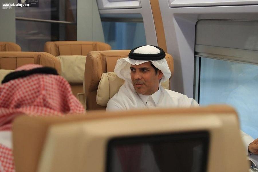 وزير النقل يستقلّ قطار الحرمين بين جدة ومكة المكرمة ويطمئن على الجاهزية وكفاءة التشغيل