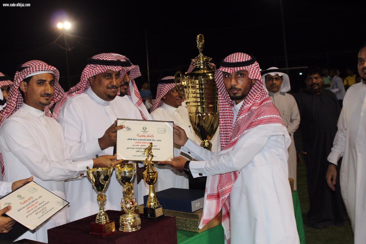 عدد من الشخصيات تحضر نهائي بطولة الشيخ الفقيد أحمد جبران شراحيلي وتتوج الكبشية باللقب.