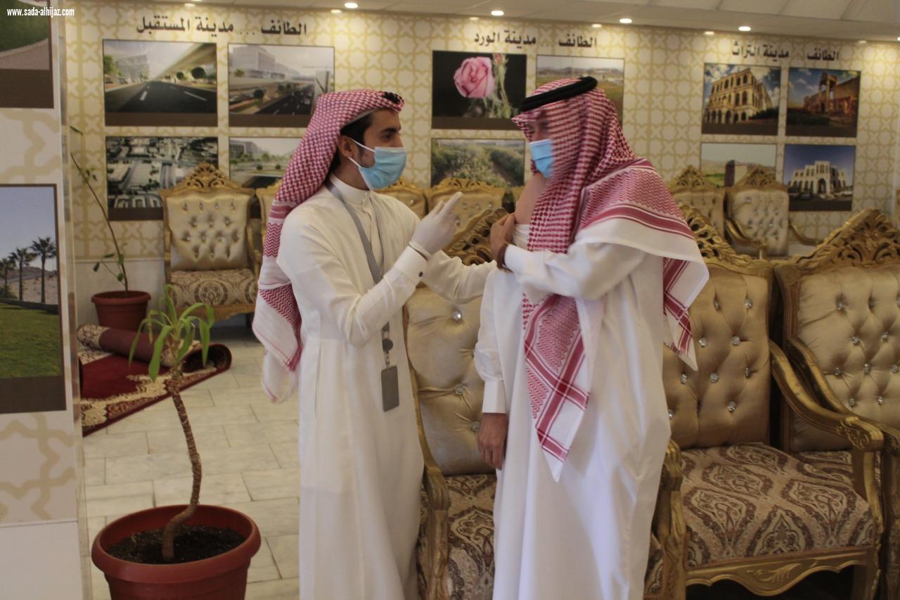 استقبل أمين محافظة الطائف المهندس محمد آل هميل بمكتبه بالأمانة فريق إدارة الصحة العامة