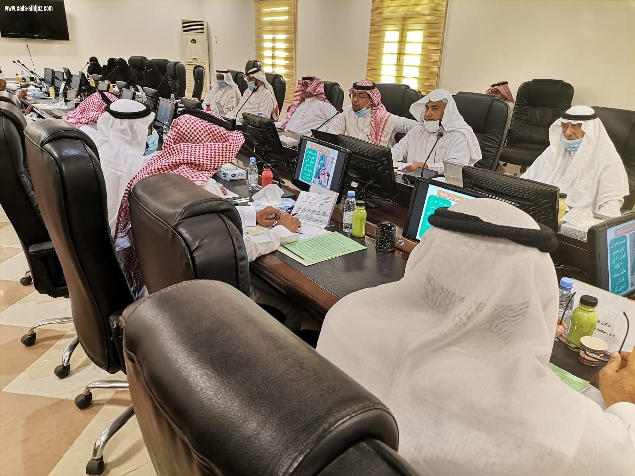 محافظ أبوعريش يكرّم شركاء النجاح للتعليم عن بعد ويدشن المجلس الاستشاري لأولياء الأمور