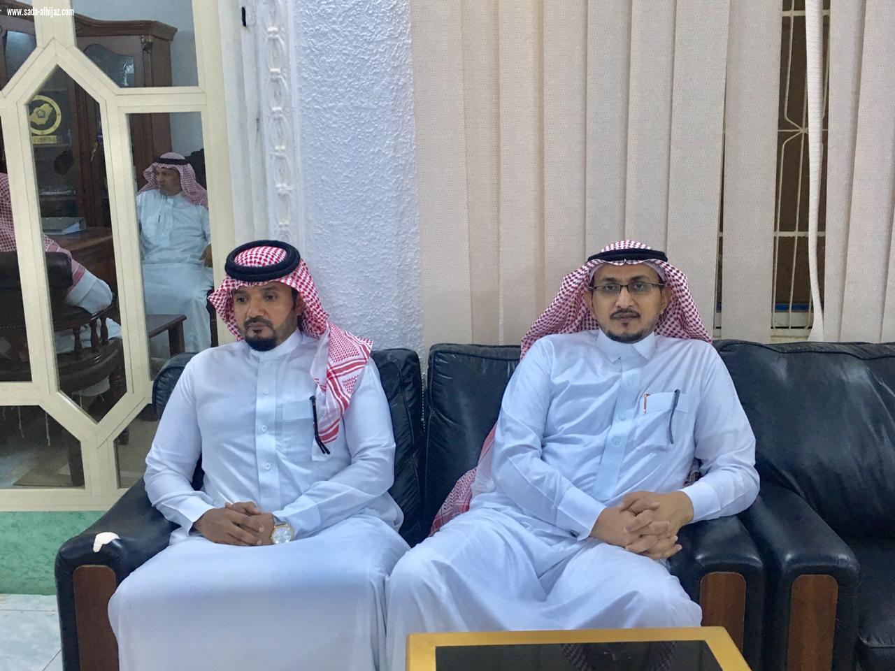 رئيس وأعضاء لجنة التنمية الاجتماعية بالطوال يزورون محافظ الطوال المكلف 