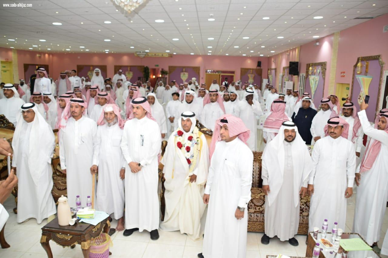 لمسة وفاء جسدتها مدرسة المصفق احتفاء بمسيرة المعلم المتقاعد عبده حمدي