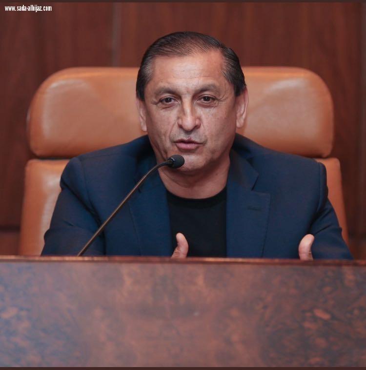 الهلال يقيل مدربه 