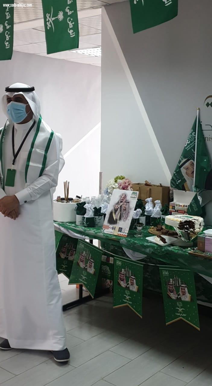 ادارة التواصل الدخلي  وقسم المختبر بمستشفى العزيزية يقيما  فعالية احتفالية بمناسبة اليوم الوطني ٩٠ للمملكة
